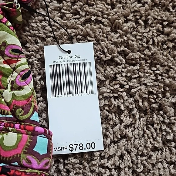 NWT Vera Bradley Resort Medallion shoulder bag - Picture 2 of 4